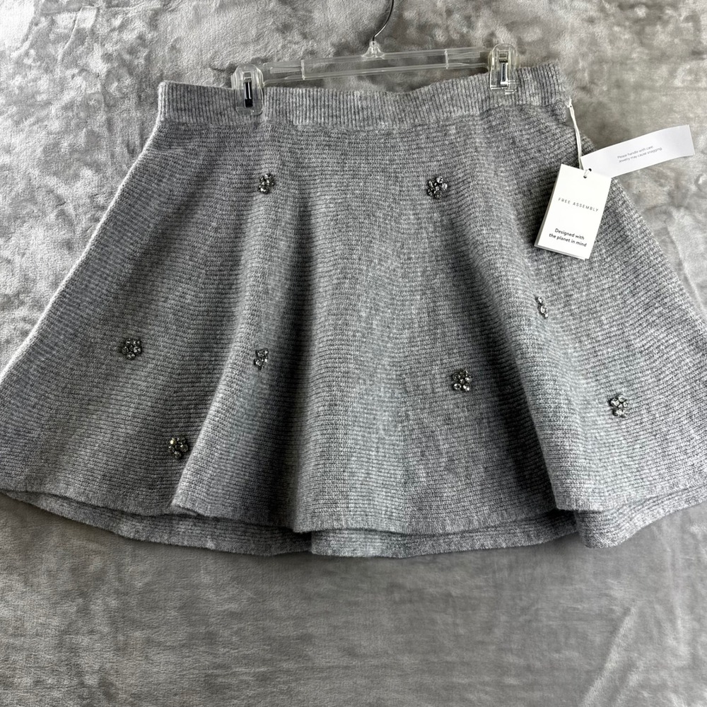 Free Assembly Mini Sweater Skirt Womens L Gray Rhinestone Ribbed Knit (1733)